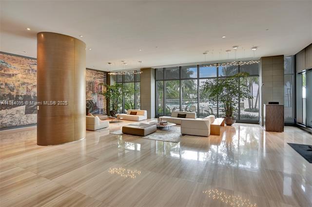 Building Photo - 460 NE 28th St