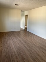 Building Photo - 1435 W 102nd St