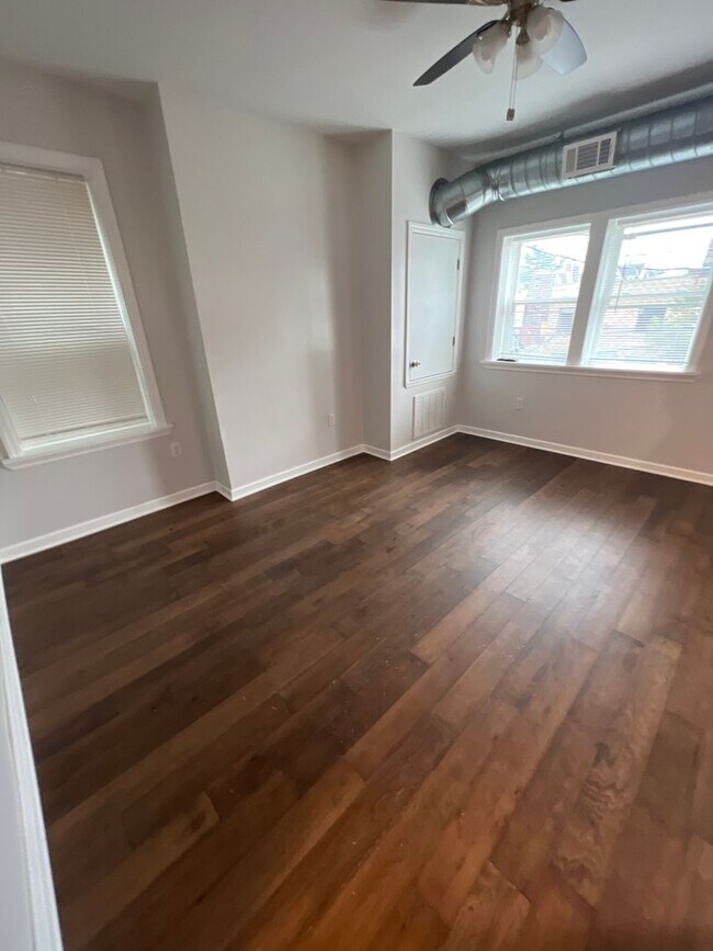 Building Photo - South Oakland 2 Bedroom + Office Space