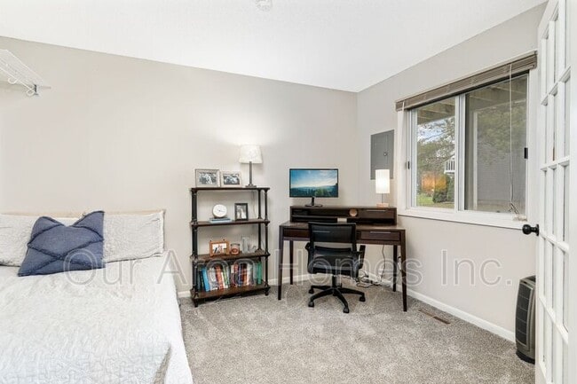 Building Photo - 5635 Sanibel Dr