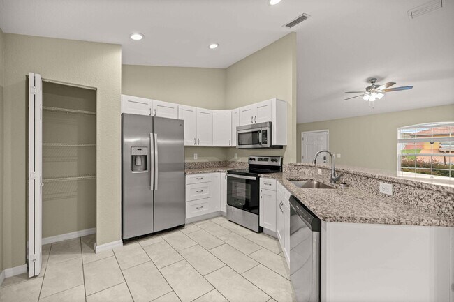 Building Photo - Newer 3BR Home on Nearly 1/4 Acre | Screened Lanai | Available Now!