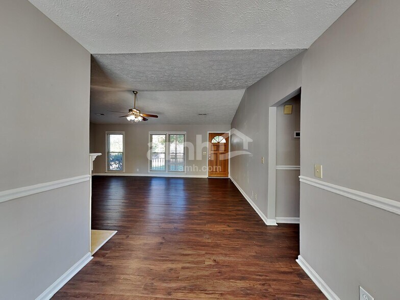 Building Photo - 7303 Clearview Dr