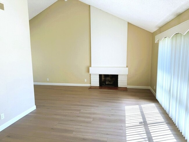 Building Photo - Spacious and Well Maintained 4 Bedroom Hom...