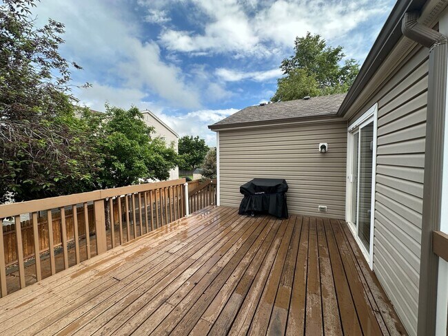 Building Photo - 3 Bed Ranch Style Home with Awesome Fully Fenced Backyard Close to Ft Carson & Schriever Space Fo...