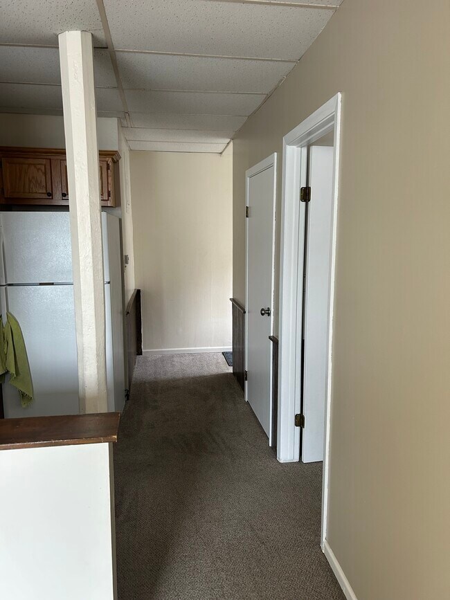 Building Photo - 108 S Main St