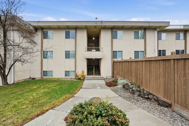 Building Photo - 3104 E 27th Ave