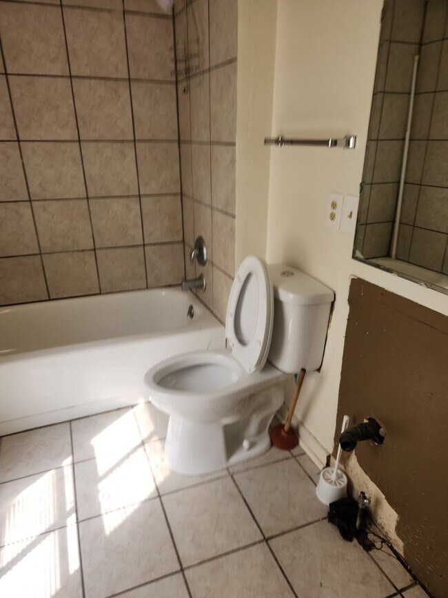 Building Photo - Ready Key-1107