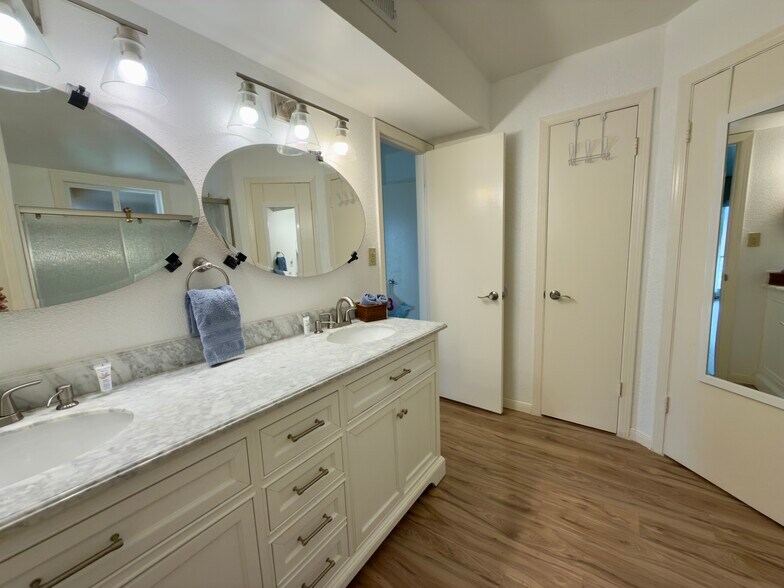 Primary bath - 2901 Central Blvd