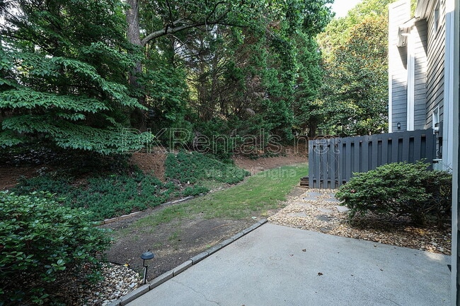 Building Photo - 2680 Pine Tree Rd NE