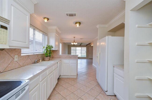Building Photo - 3338 Walhalla Dr