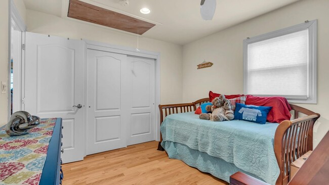 Building Photo - 208 Carteret Ave