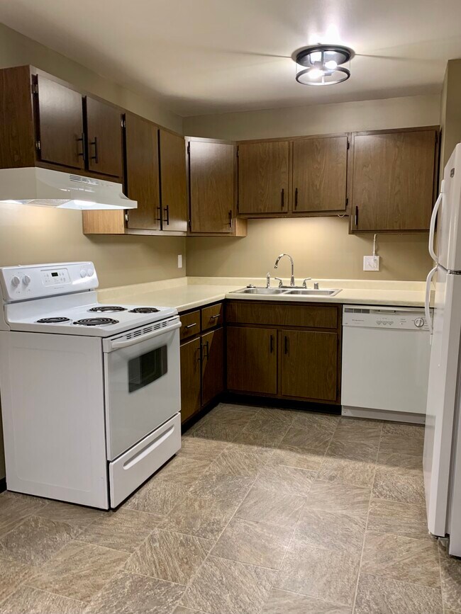 Building Photo - 1614 E Harding Dr