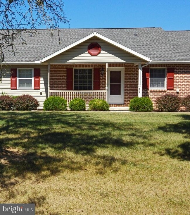 Primary Photo - 11 Strawberry Dr