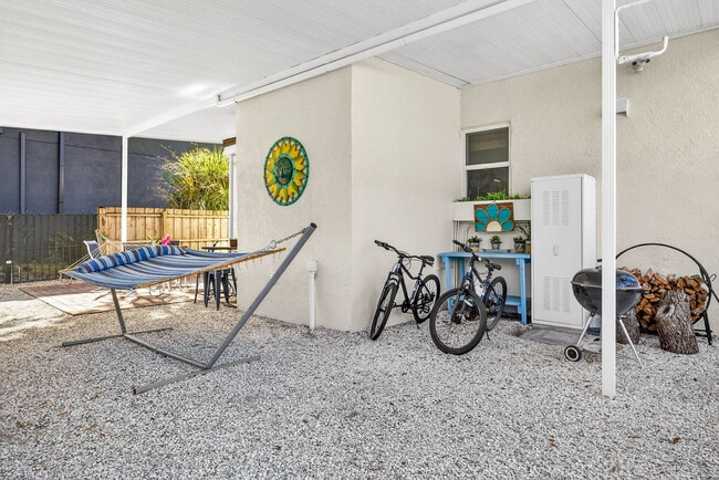 Building Photo - 2705 N Poplar Ave