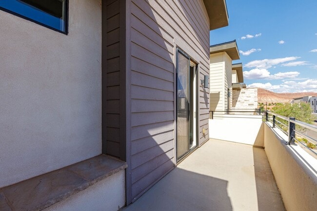 Building Photo - 613 Eureka Aly