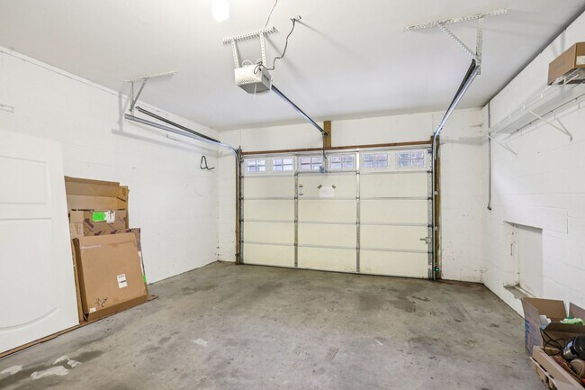 Building Photo - Fully Furnished Townhome for Rent – NO LEASING FEE