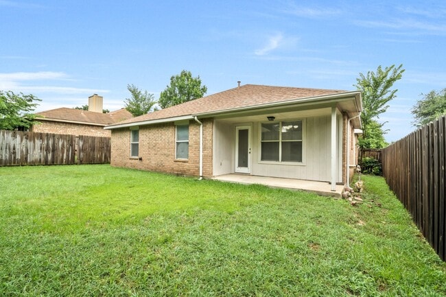 Building Photo - 203 Cain Dr