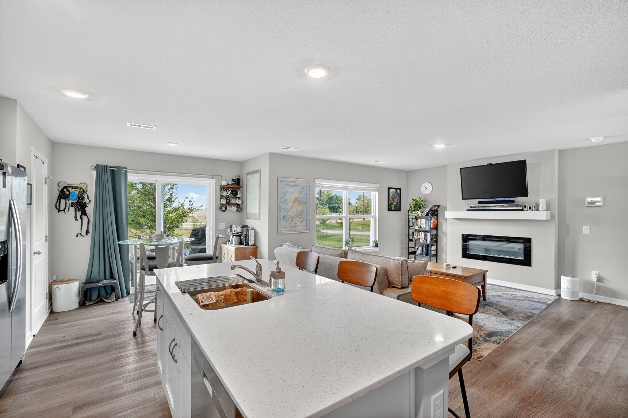 Building Photo - 2541 SE Hawkins Dr