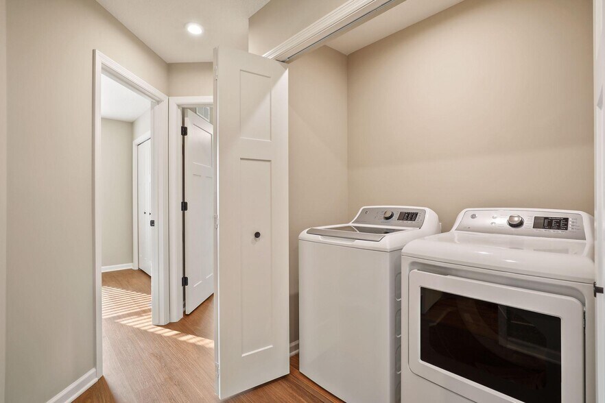 Building Photo - 6532 Joliet Ave S