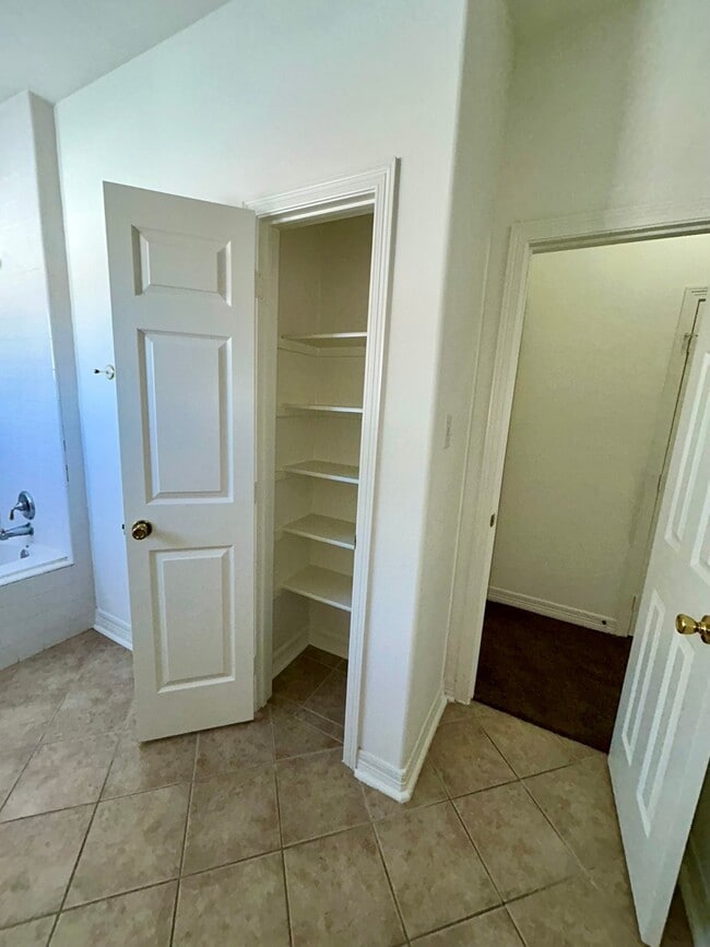 Building Photo - 1419 Miller Ave