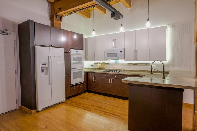 Building Photo - 701 W Jackson Blvd