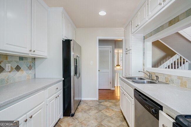 Building Photo - 4010 Roswell Rd NE