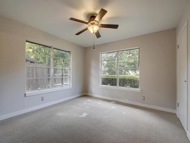 Building Photo - 1110 Fieldcrest Dr