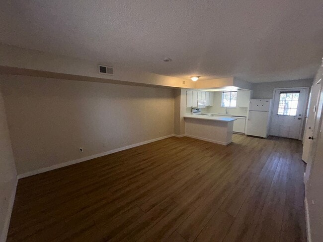 Building Photo - 6104 W Townley Ave