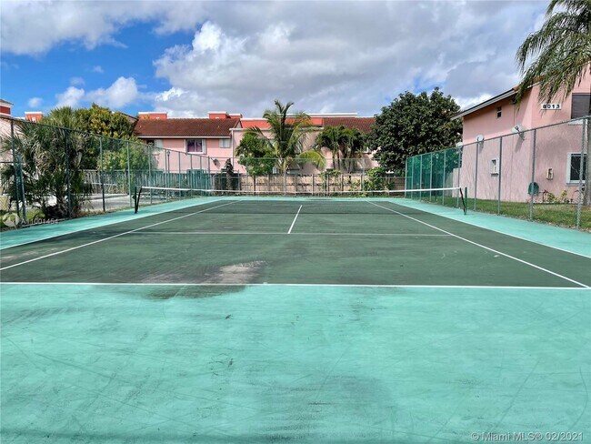 Building Photo - 8005 Lake Dr