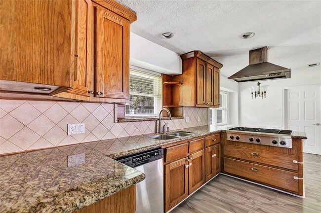 Building Photo - 7703 Pine Cup Dr