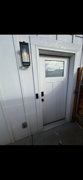 Building Photo - 4327 1/2 Wolff St