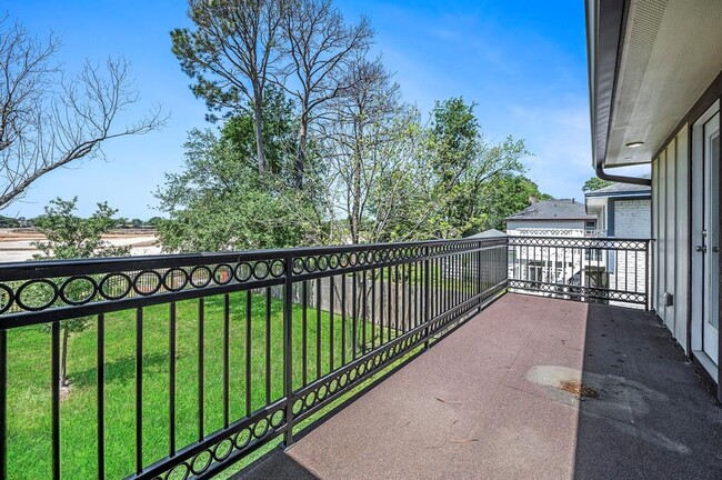 Building Photo - 7711 Antoine Dr