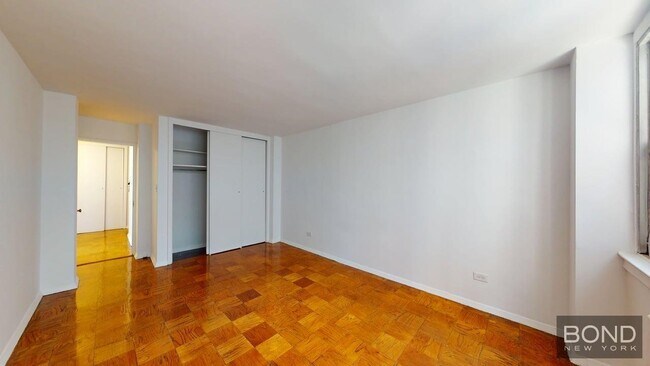 Building Photo - 240 E 35th St