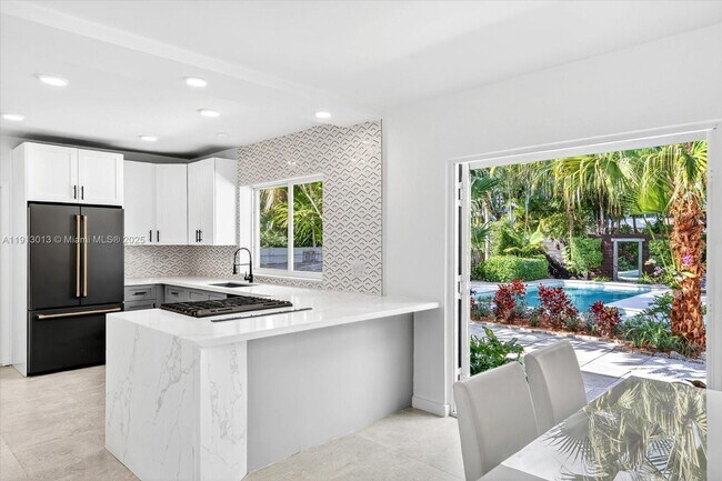 Building Photo - 863 NE 90th St