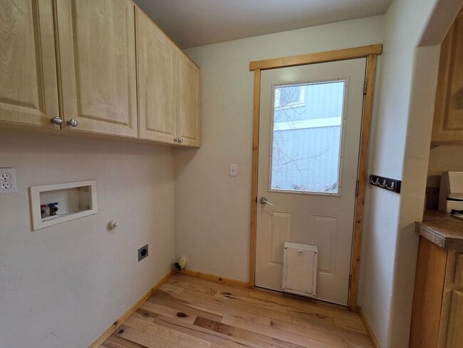 Building Photo - s2980