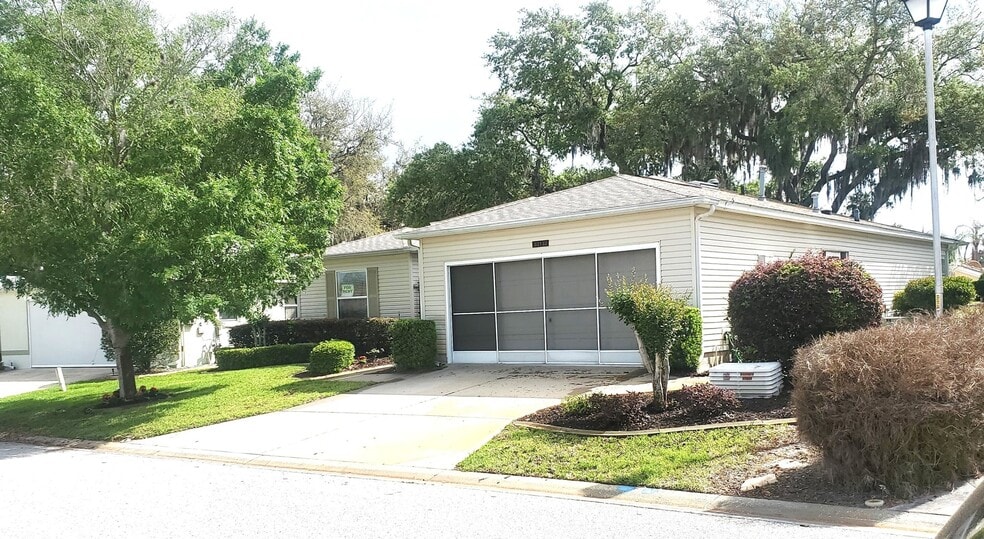Building Photo - 32937 Enchanted Oaks Ln