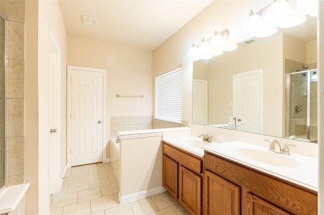 Building Photo - 2824 Gooseberry Dr