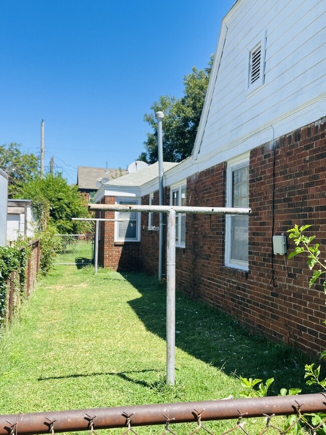 Building Photo - One bedroom duplex in North Okc!