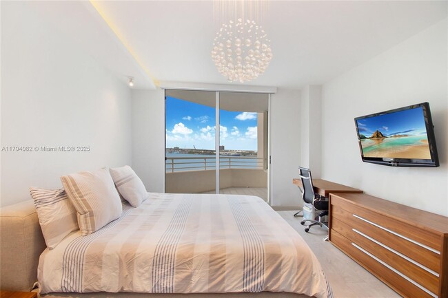 Building Photo - 888 Brickell Key Dr