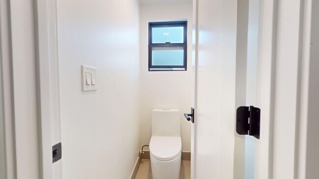Building Photo - Gorgeous Fully Remodeled 5 Bedroom Home wi...