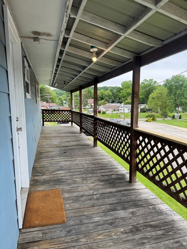 Building Photo - Cozy, Convenient Nothside 2 Bedroom Apartm...