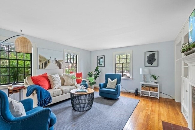 Building Photo - 24 Hereford Rd