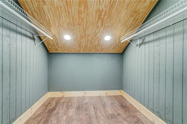 Building Photo - 450 S Main St