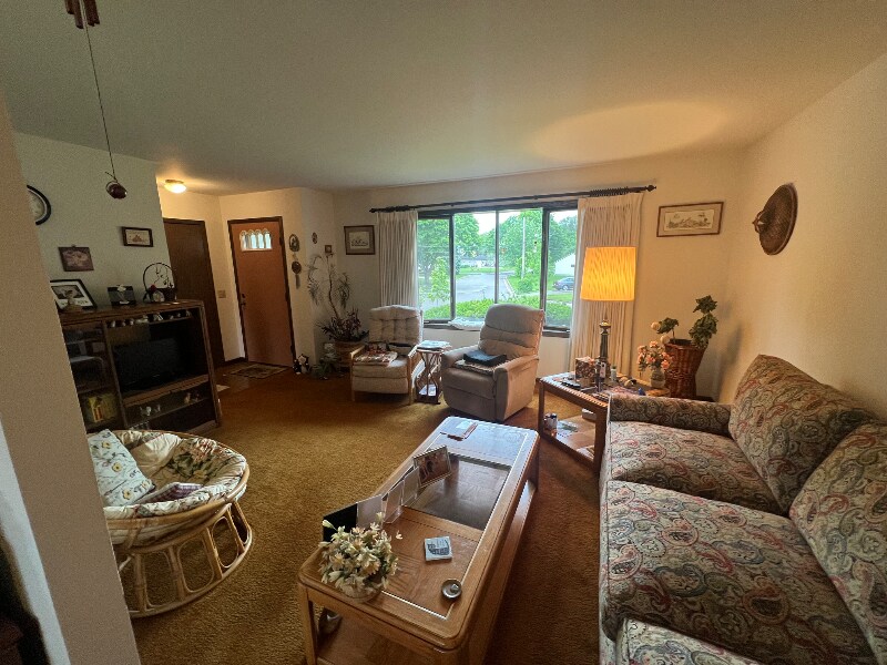 Building Photo - 243 Tyler Cir