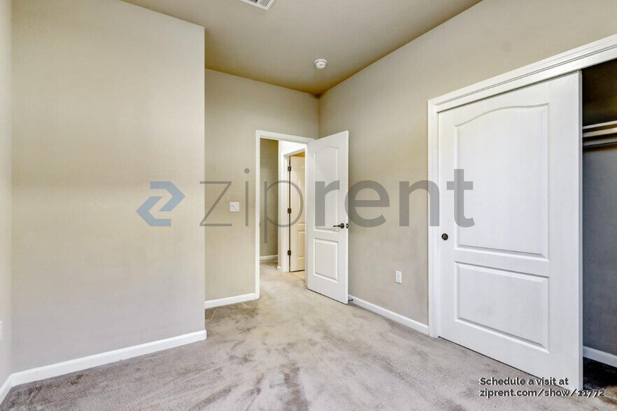 Building Photo - Unit