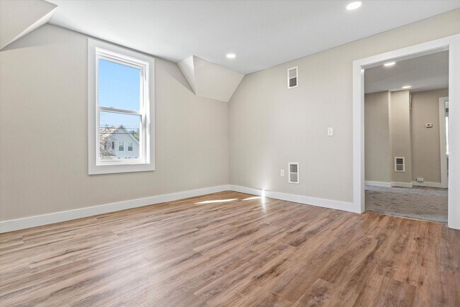 Building Photo - 378 S Mammoth Rd