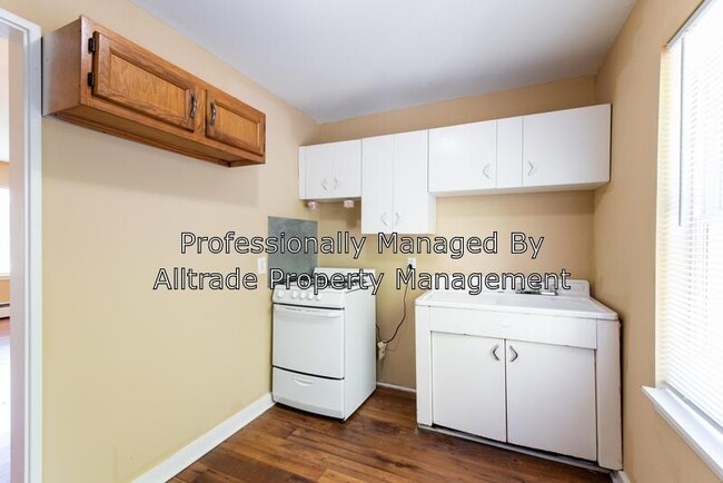 Building Photo - 1407 Nightingale Rd