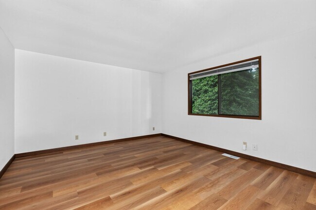Building Photo - 10612 NE 154th Pl