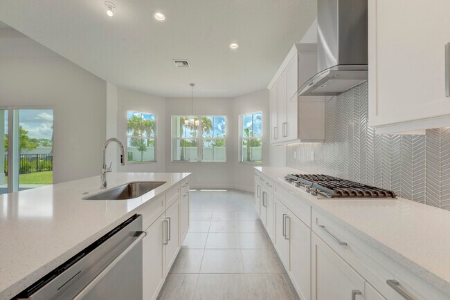 Building Photo - 9346 Crestview Cir