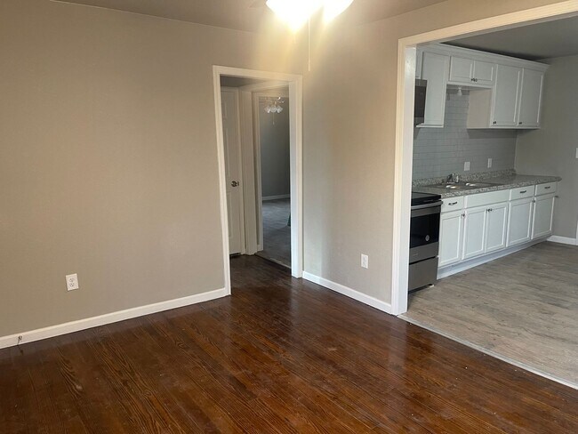 Building Photo - SLATON CHARMER! Totally Remodeled!! Availa...
